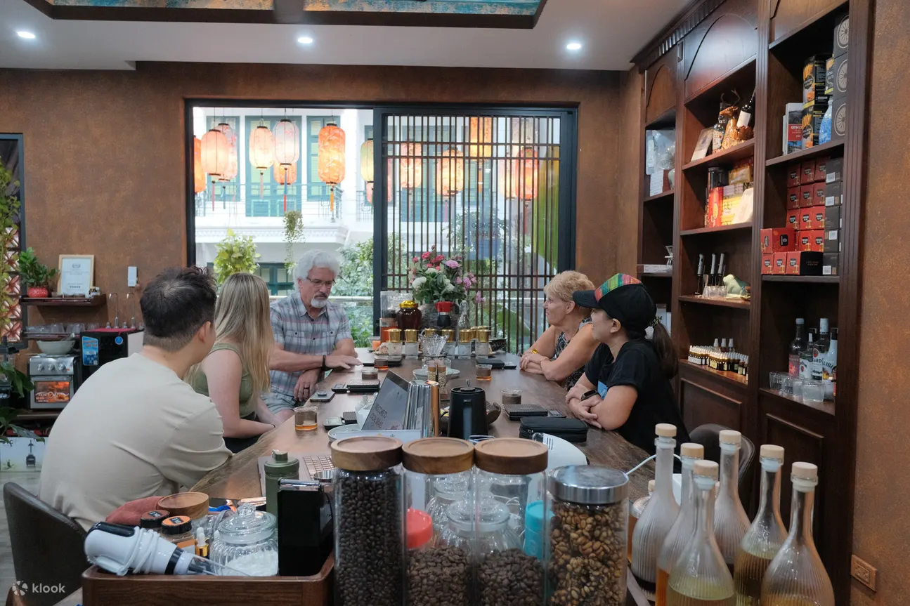 酿造与美食：河内咖啡工作坊，提供传统美食与葡萄酒