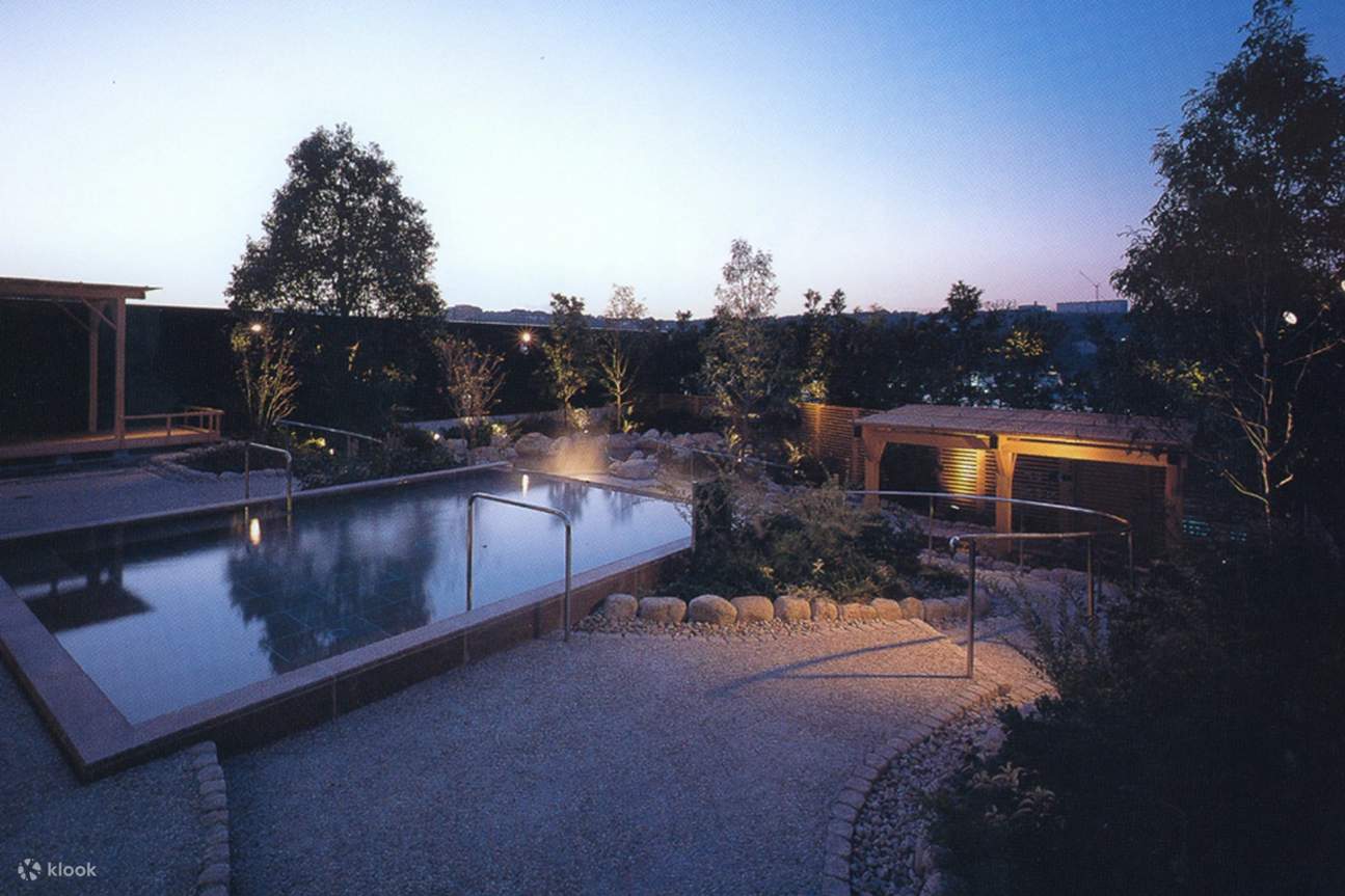 ジェームス山天然温泉 月の湯舟