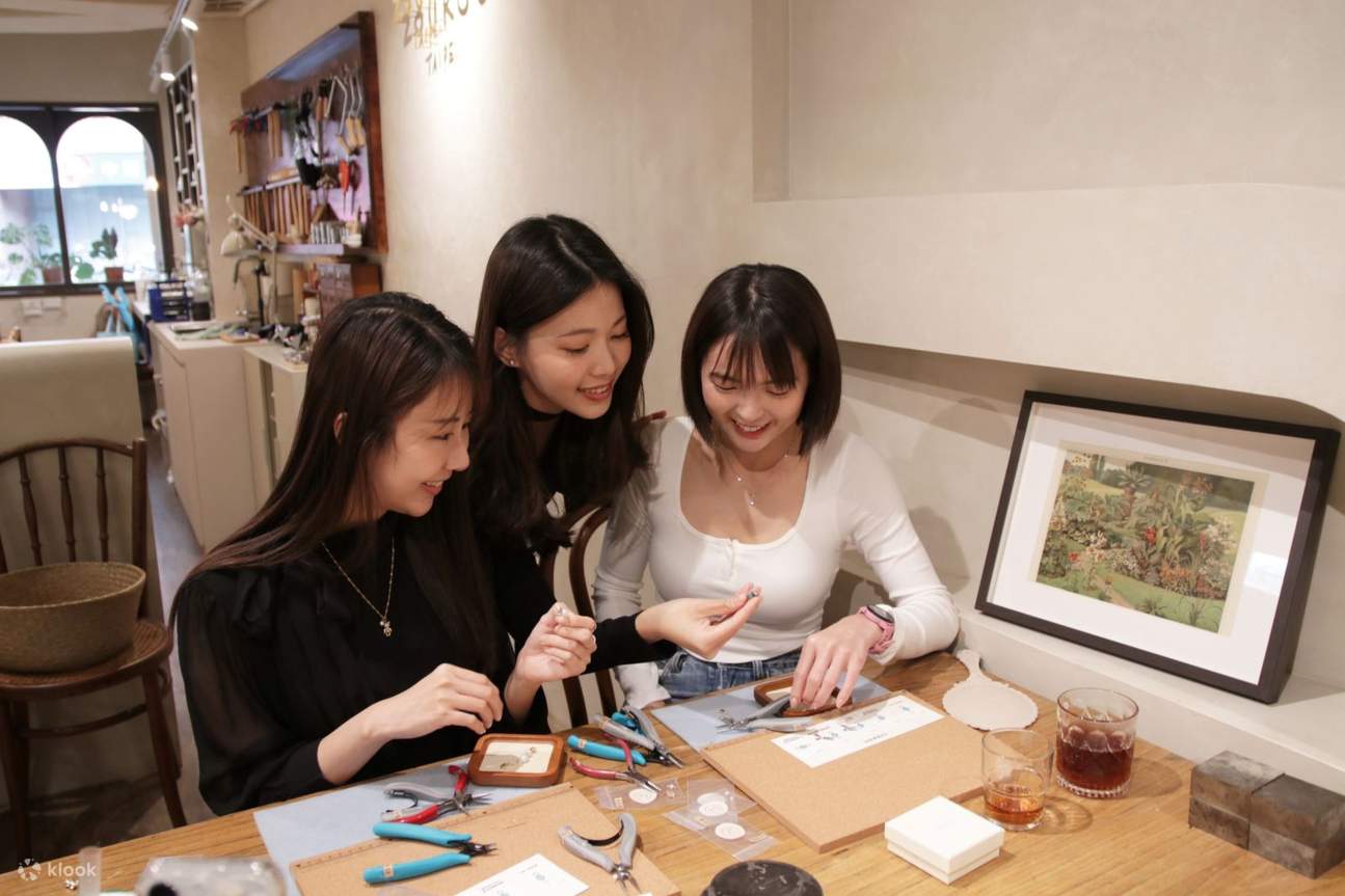 One-day Light Jewelry Experience Class - Handmade Earrings Course ...