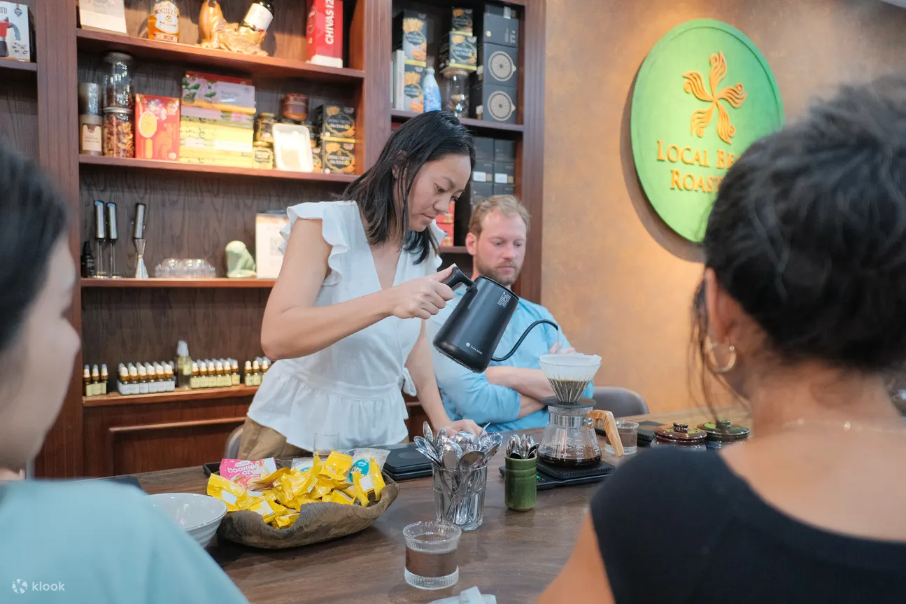Brews & Bites：河内咖啡工坊提供传统餐点和葡萄酒