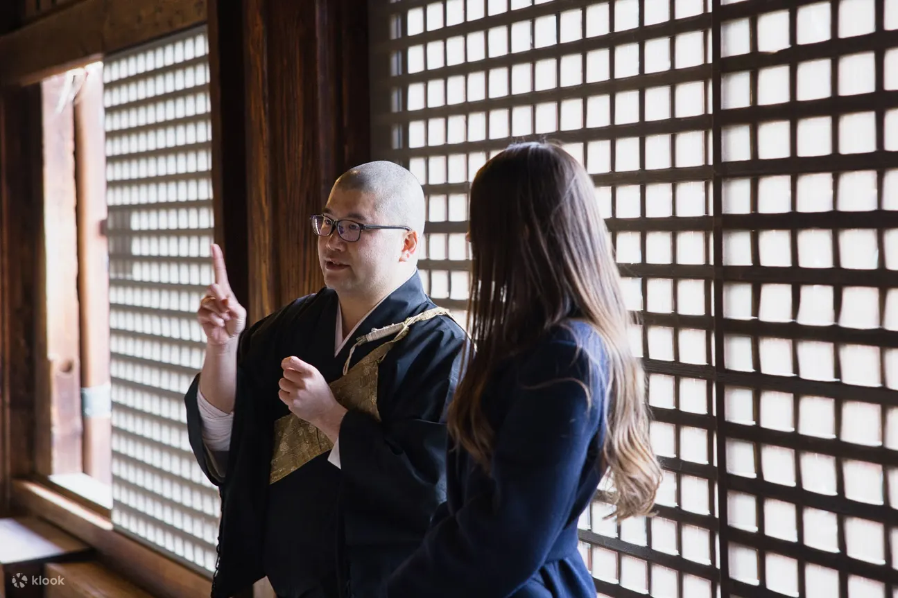 奈良：兴福寺清晨导览之旅