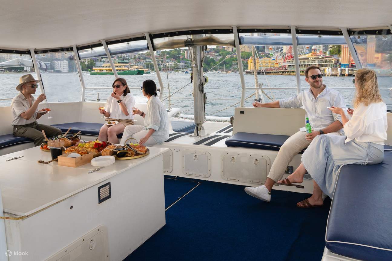 Sydney Harbour Sightseeing-Bootsfahrt in kleiner Gruppe bei Sonnenuntergang	