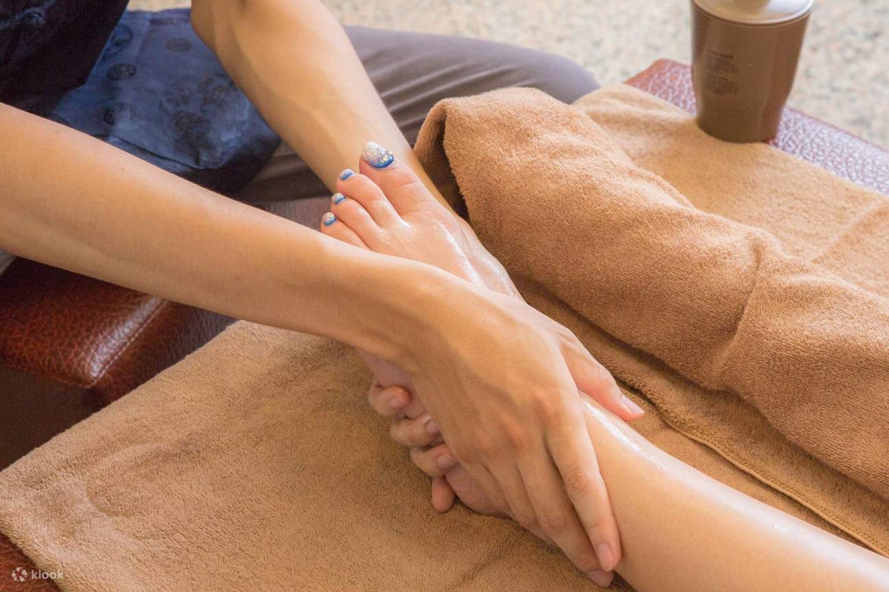 Taichung: Enjoy Royal Health Club Massage Experience