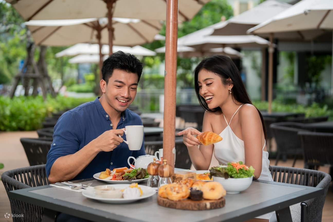 Sears & Co Bar and Grill at Four Points by Sheraton Phuket Patong Beach Resort