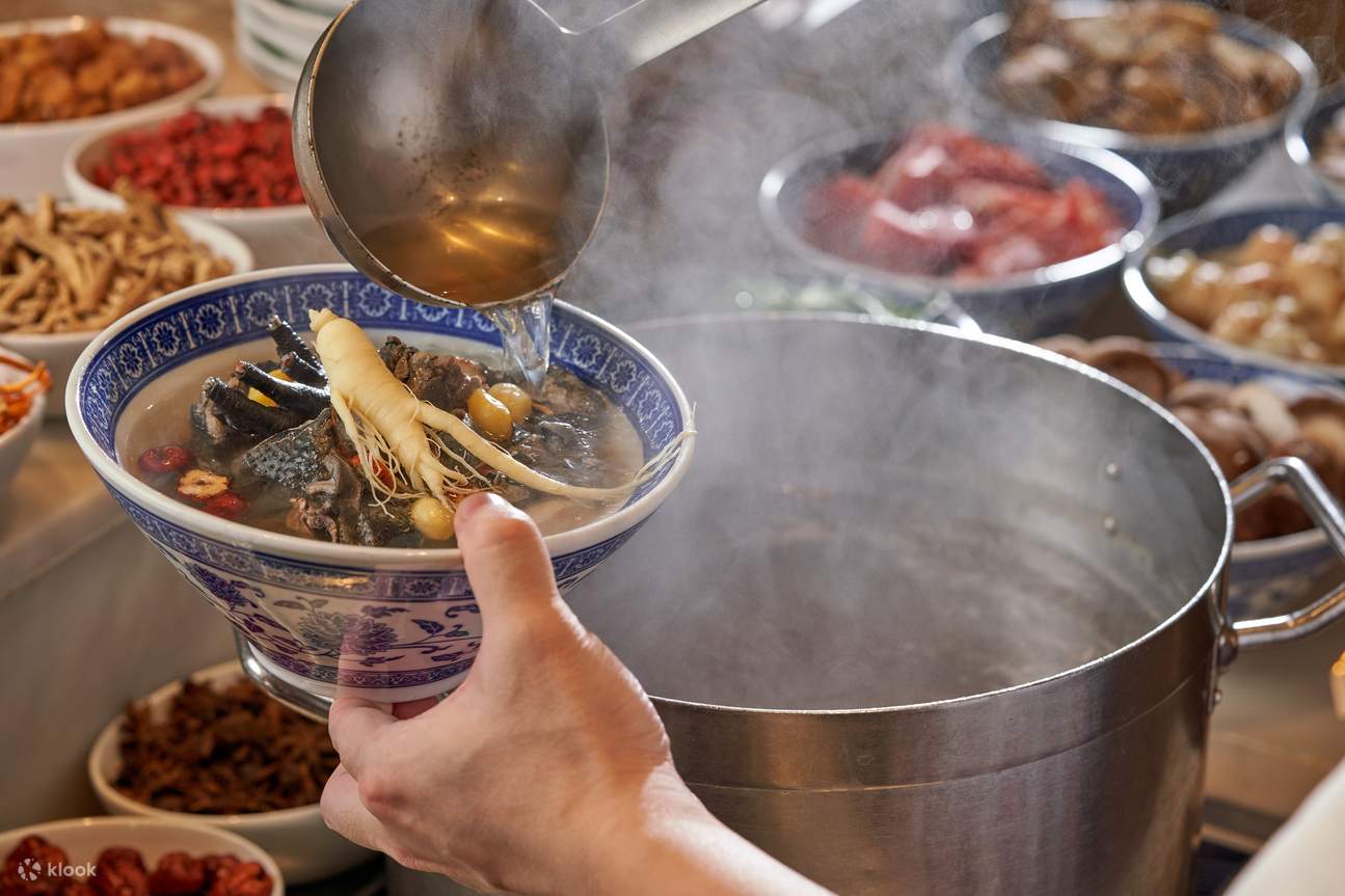  Café on the PARK in Royal Pacific Hotel