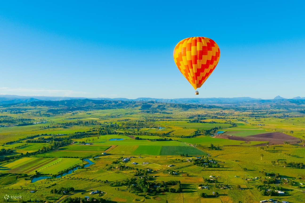 belon udara panas langit biru