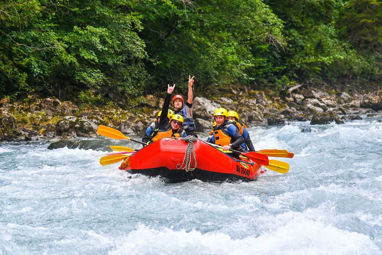 Aventura en los Alpes Suizos: Descenso en balsa por el río Lutschine desde Interlaken