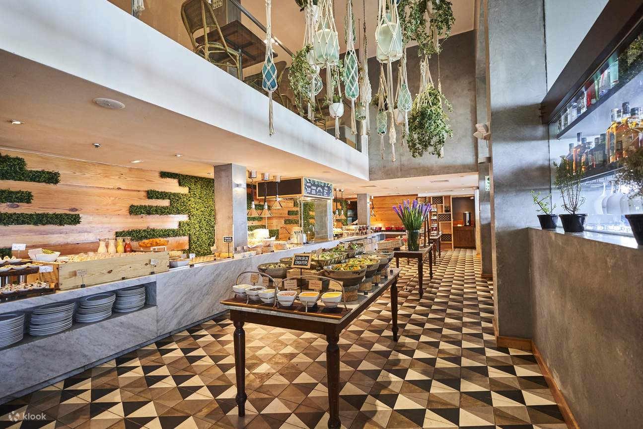 Обед в ресторане Mangos