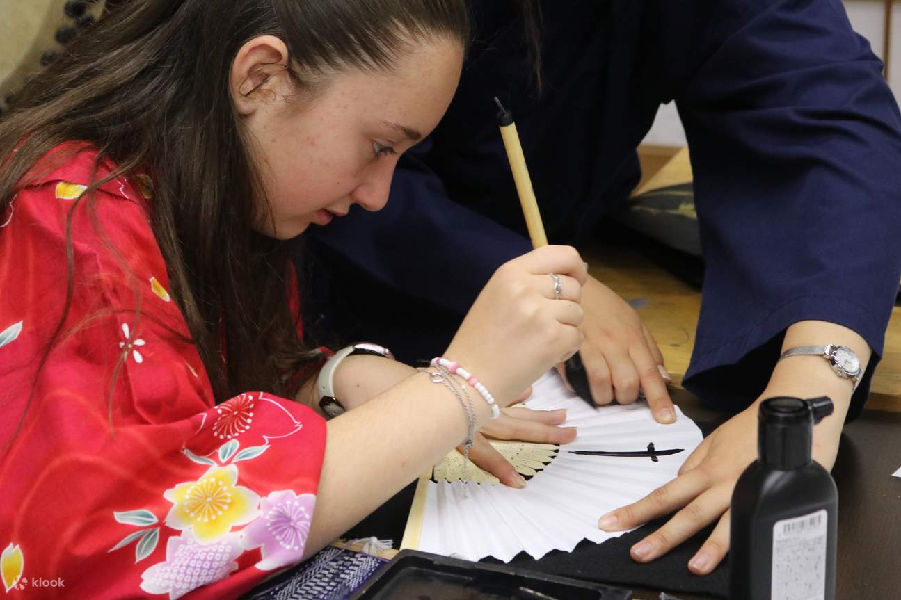 Activity 6
➤ Final Draft
Write a final draft while keeping in mind what you have learned so far. Calligraphy paper / Fan / Hanging scroll (optional) /