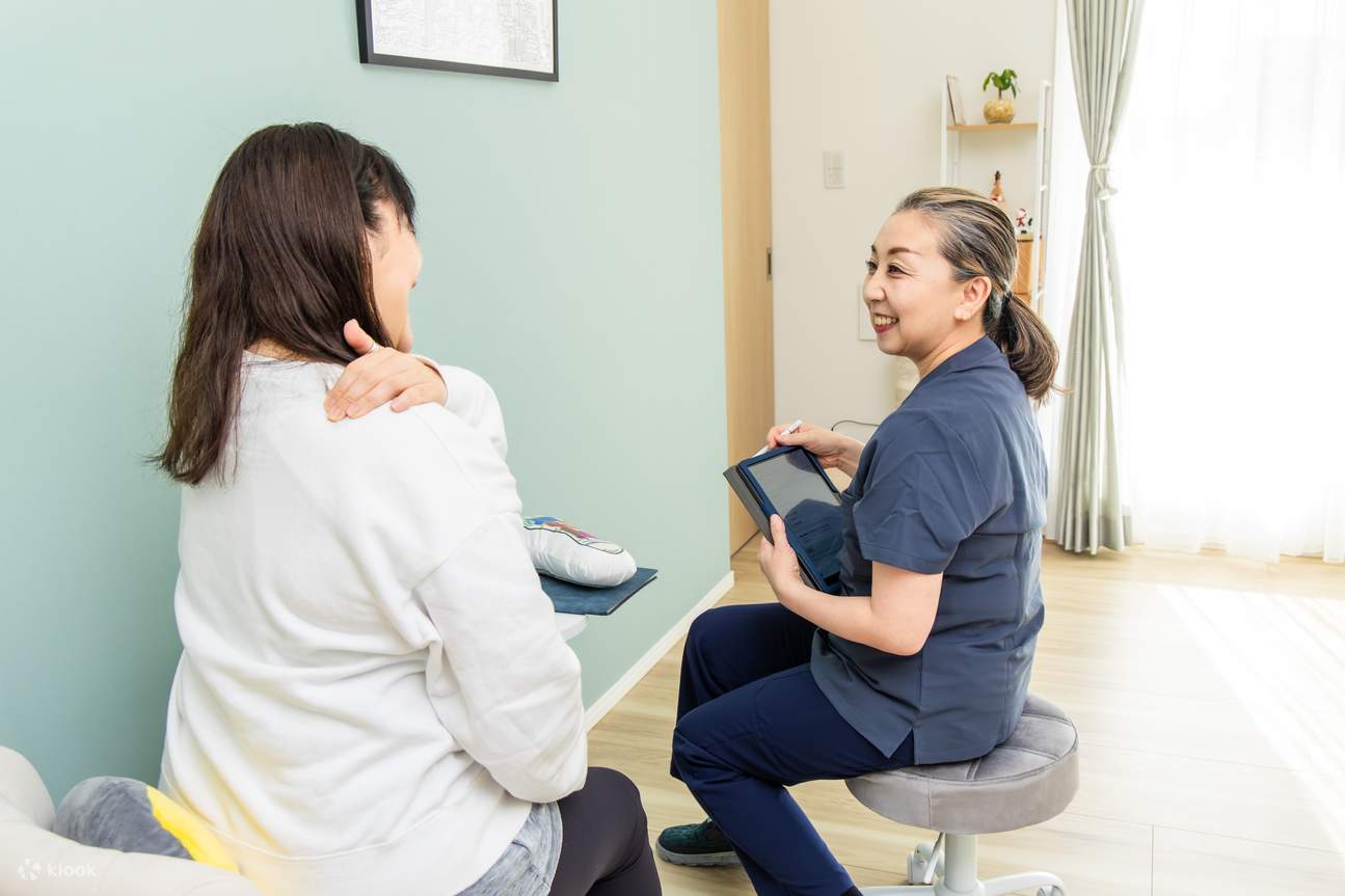 Wanita mengalami periode perubahan fisik dan mental yang cepat selama hidup mereka, seperti menopause. Periode ini seringkali disertai dengan berbagai ketidaknyamanan dan rasa tidak aman. Untuk benar-benar dekat dengan perasaan wanita, berikan dukungan fi