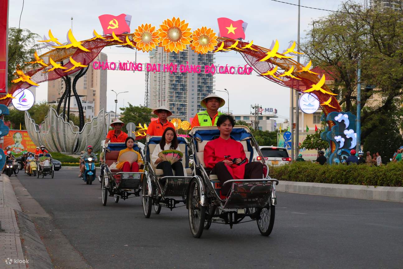 Paseo en Ciclomotor y Experiencia Instagram con Ao Dai en Nha Trang