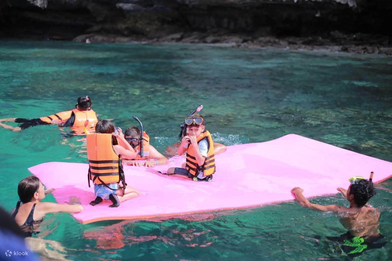 Khám phá các rạn san hô quanh Đảo Phi Phi Leh