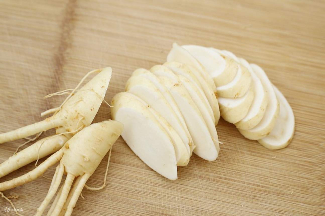 คลาสเรียนทำอาหารเกาหลี: วุ้นโสมตกแต่งด้วยดอกไม้