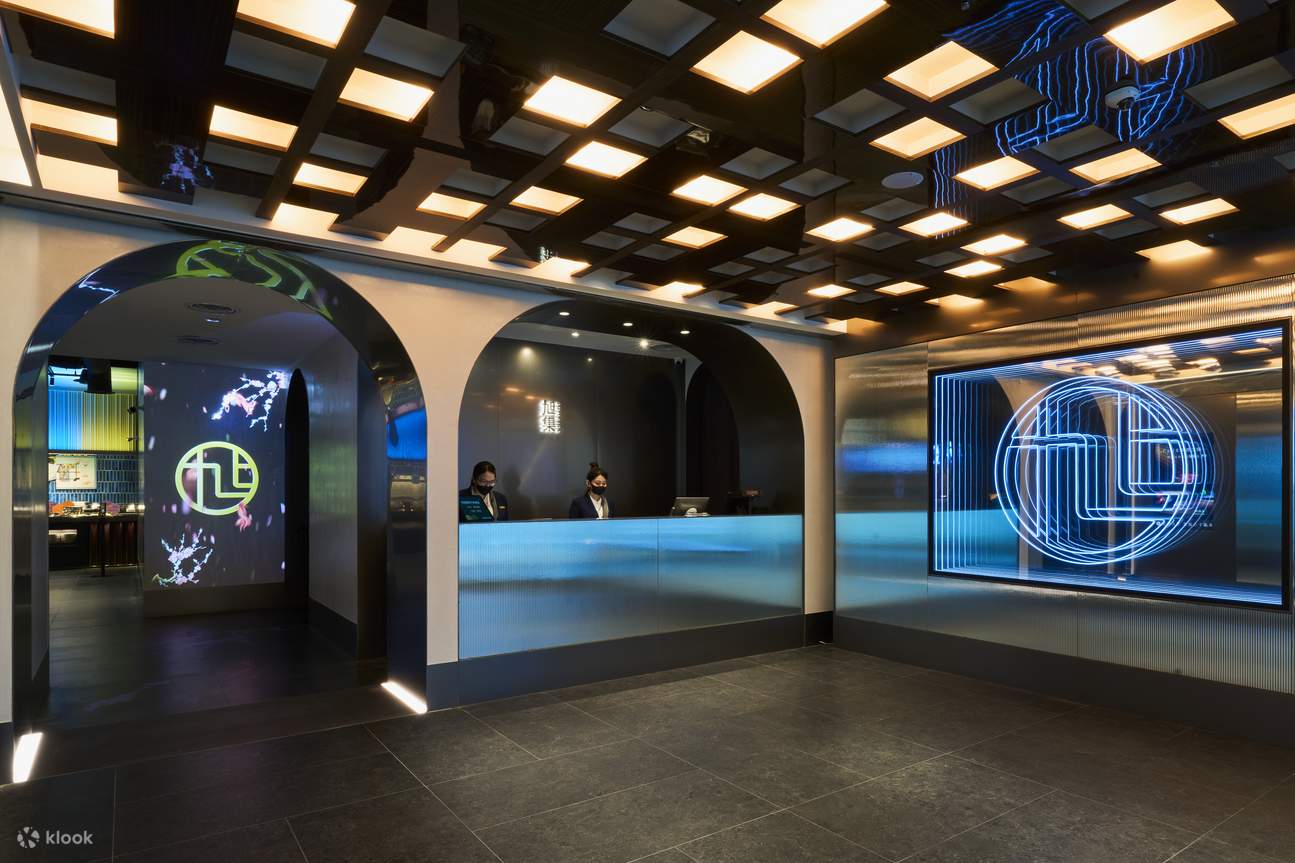 Xujit - Breeze Store - Stazione MRT Zhongxiao Fuxing