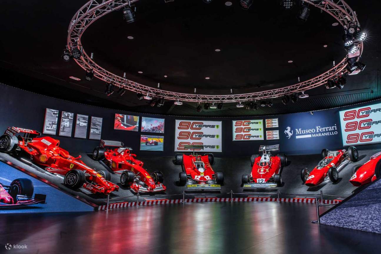 Fahrzeugausstellungen im Ferrari Museum Maranello