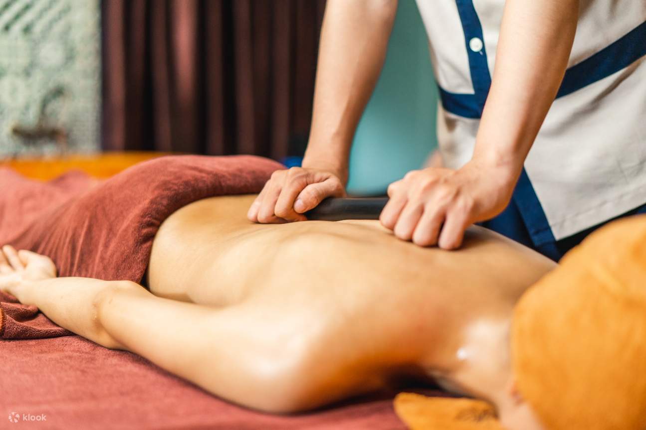 Massage au bambou dans un spa
