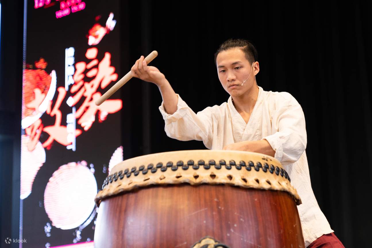 Täglich finden großartige Aufführungen statt (die tatsächlichen Aufführungen entnehmen Sie bitte den Aushängen vor Ort)