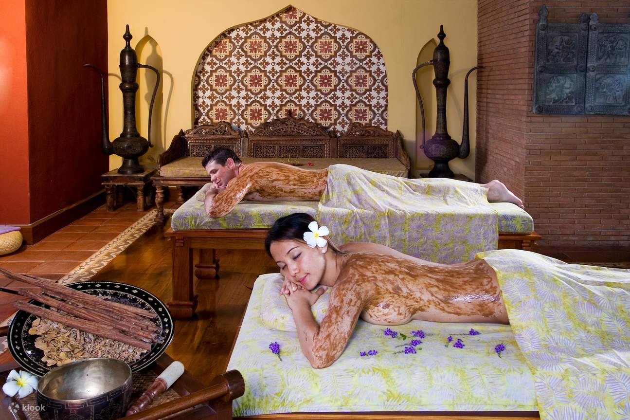couple villa massage