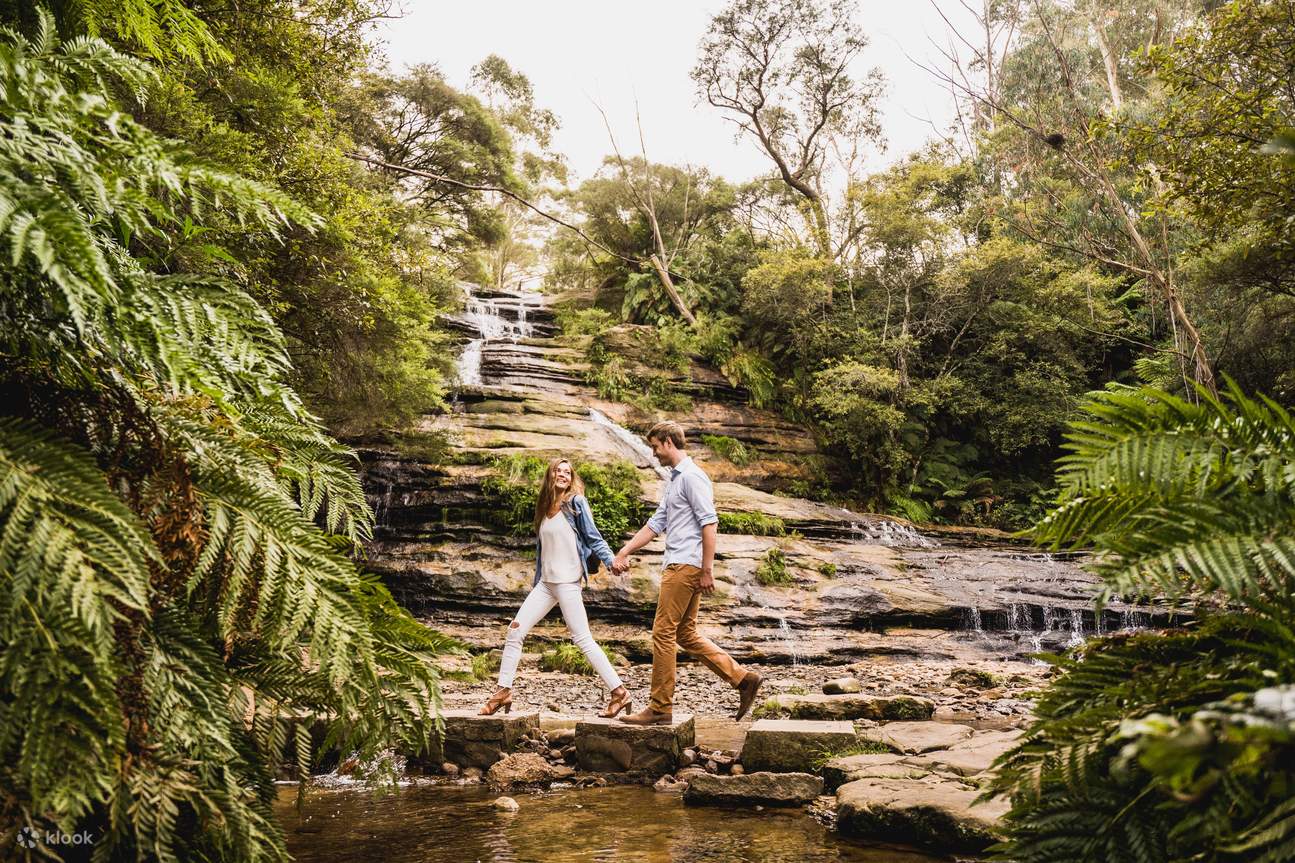 便利な乗り降り自由のバスに乗って、自然の驚異を満喫し、リラックスしてください。