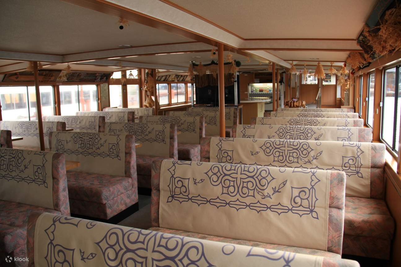 à l'intérieur du bateau à vapeur