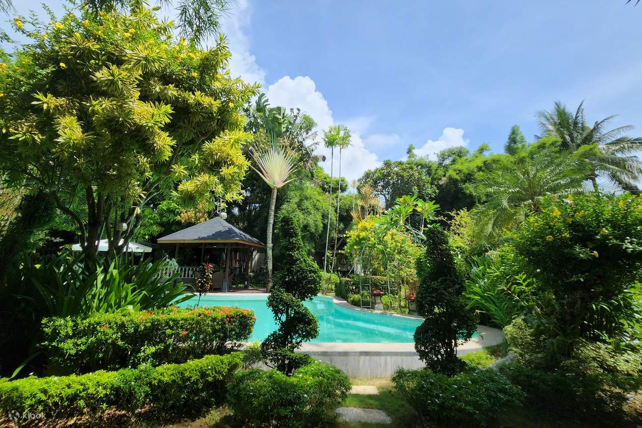 海利歐斯泳池及花園