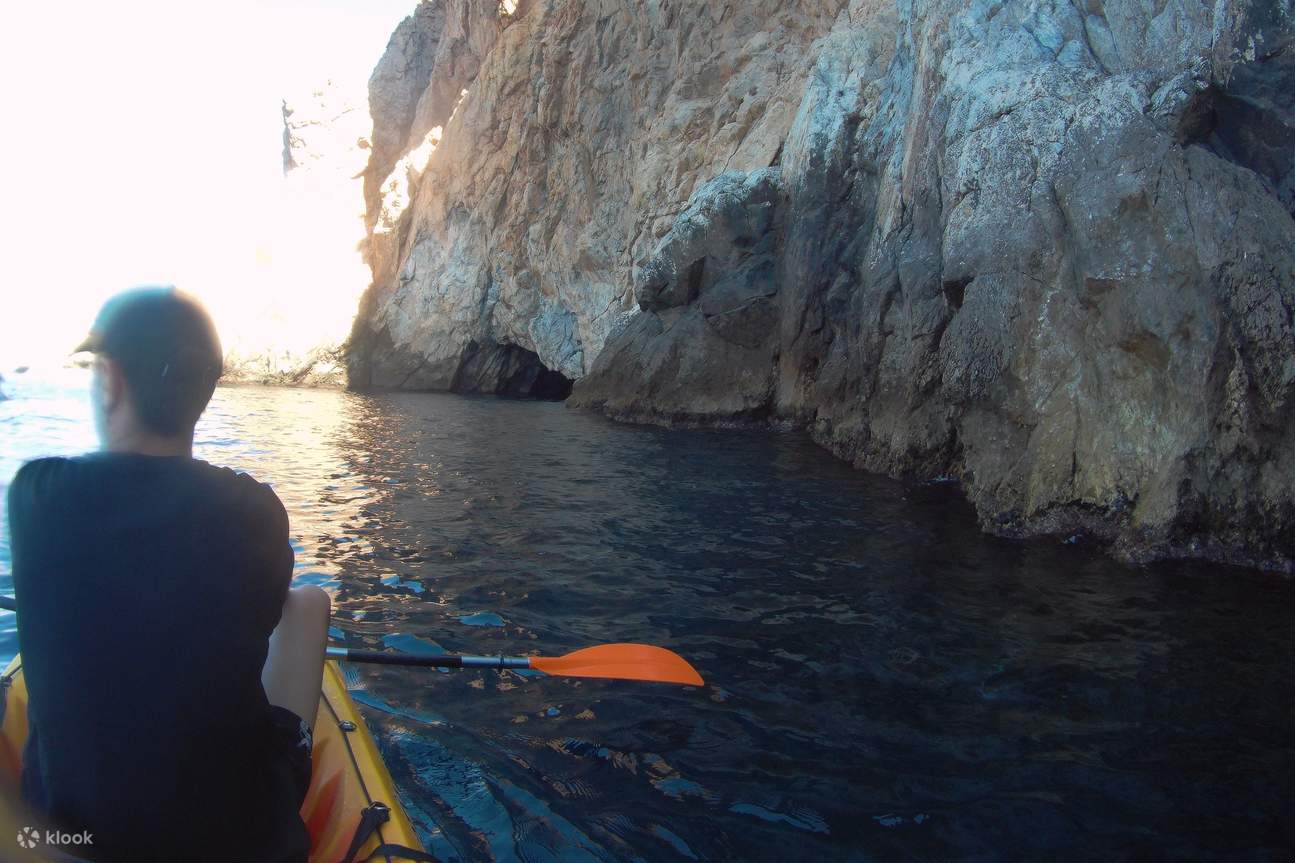 Приключения на каяках в пещерах: исследуйте чудеса природы с каждым взмахом весла