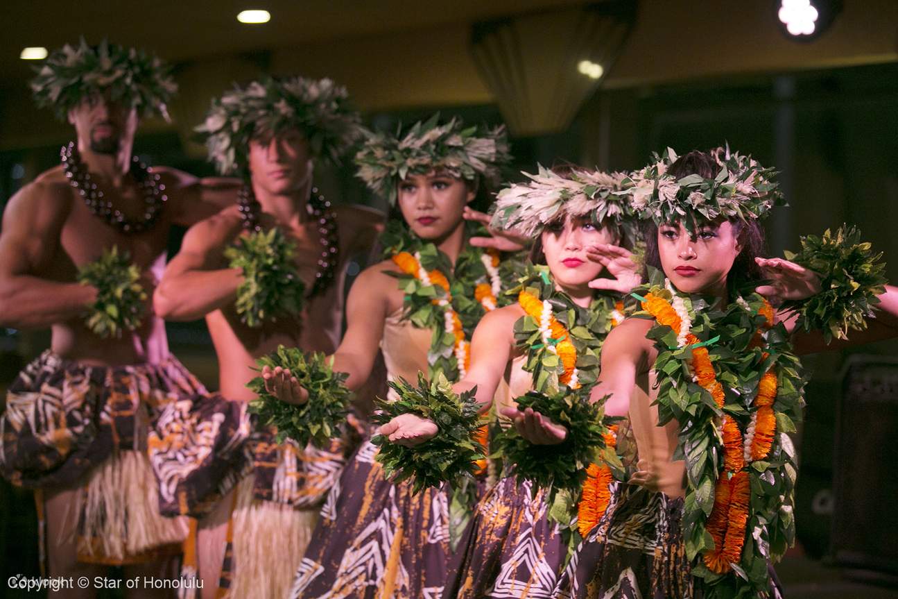 Déjese cautivar por un emocionante espectáculo polinesio, con danzas y música tradicionales.