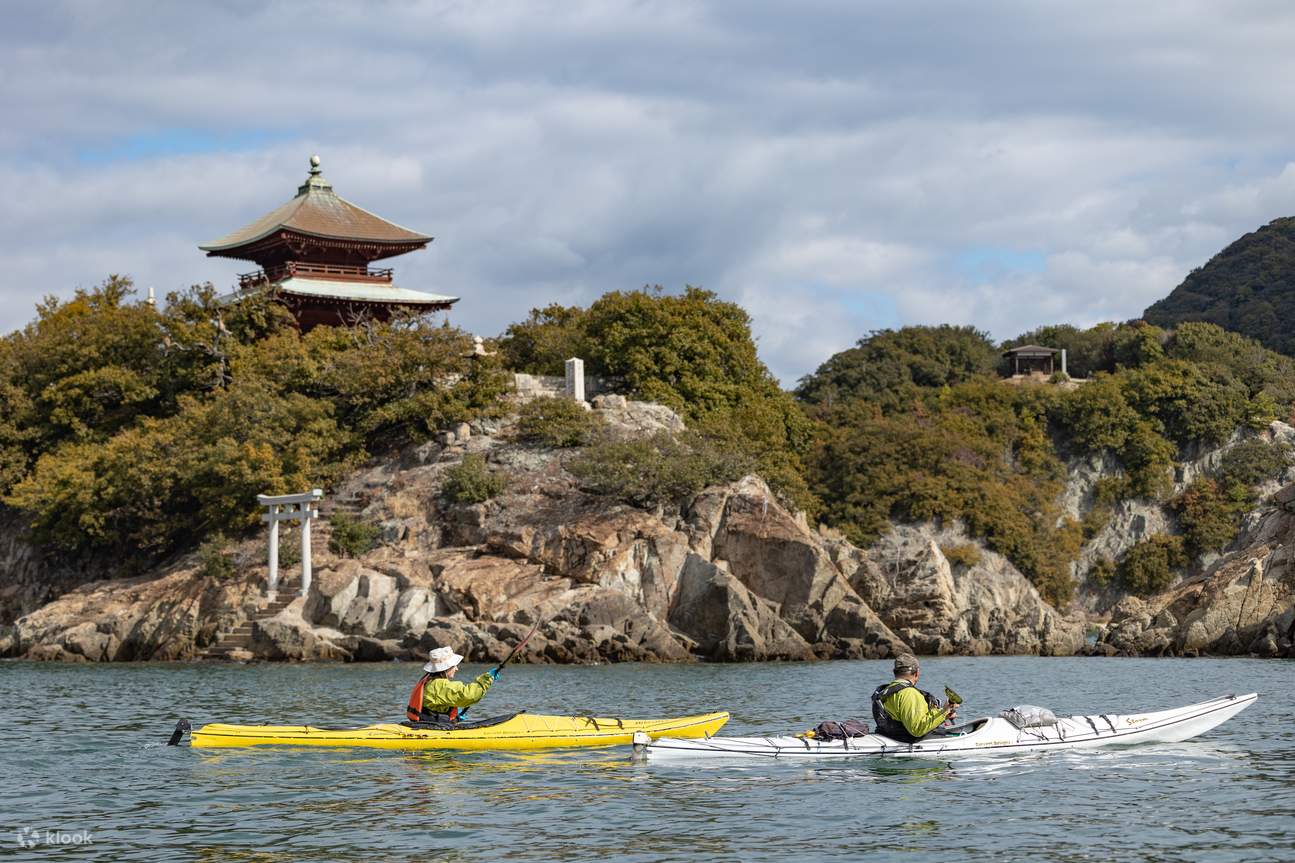 Seekajaktour zur Geschichte von Tomonoura im japanischen Binnenmeer