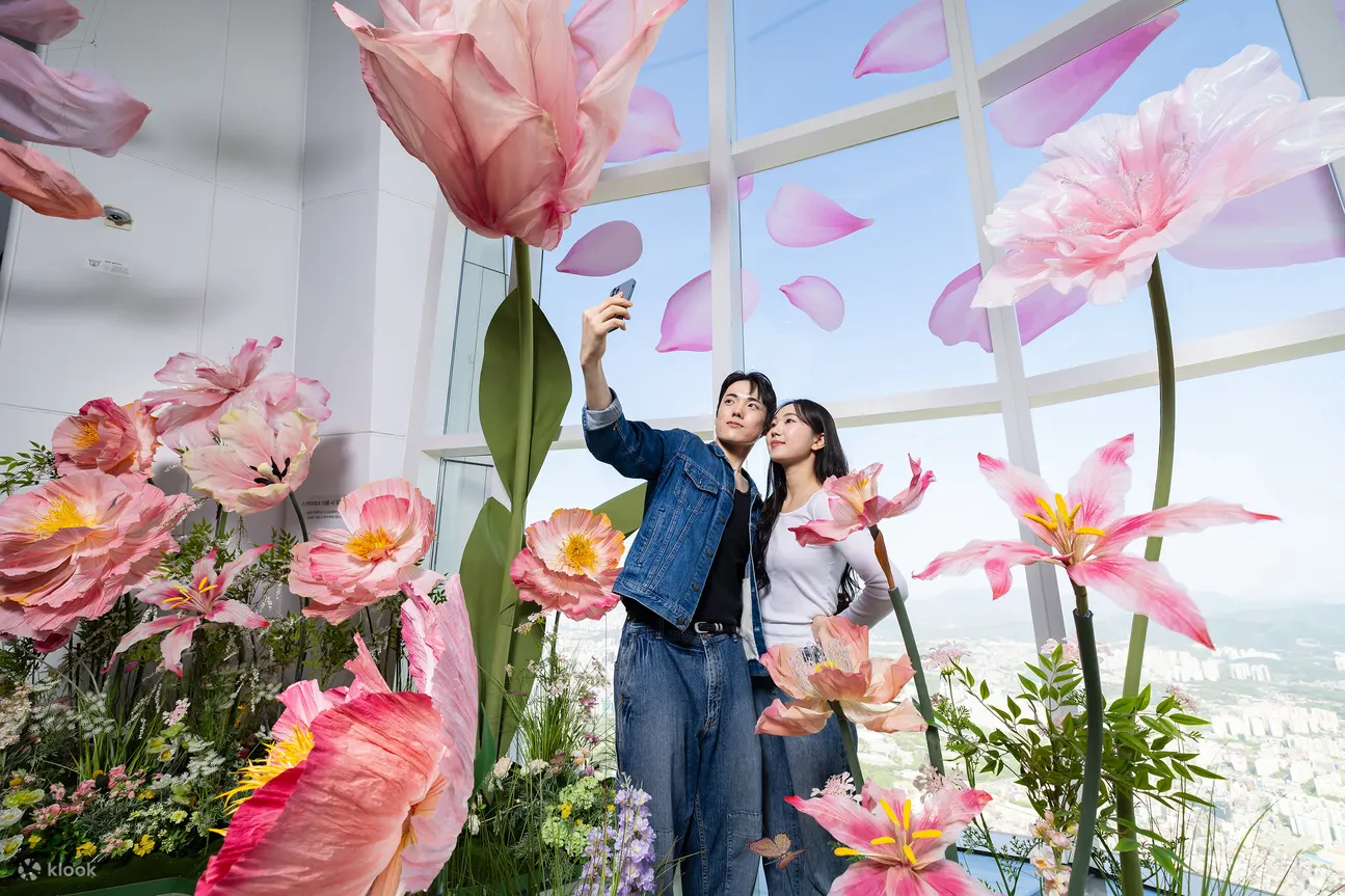 “Blooming Universe Big Flower” – A mystical world of flowers and petals at the Sky Observatory, 118th floor, Universe Flower.