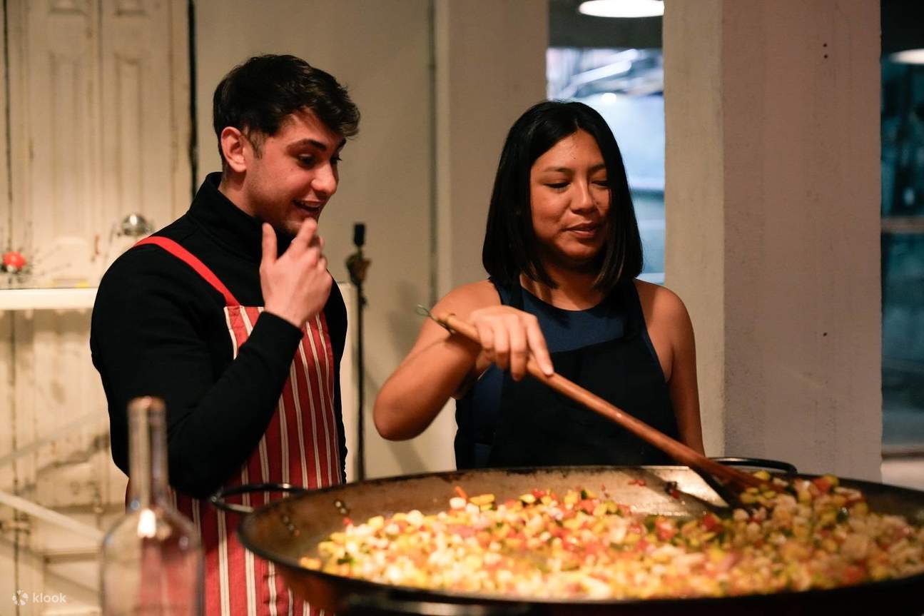 Paella Cooking Experience in Barcelona 