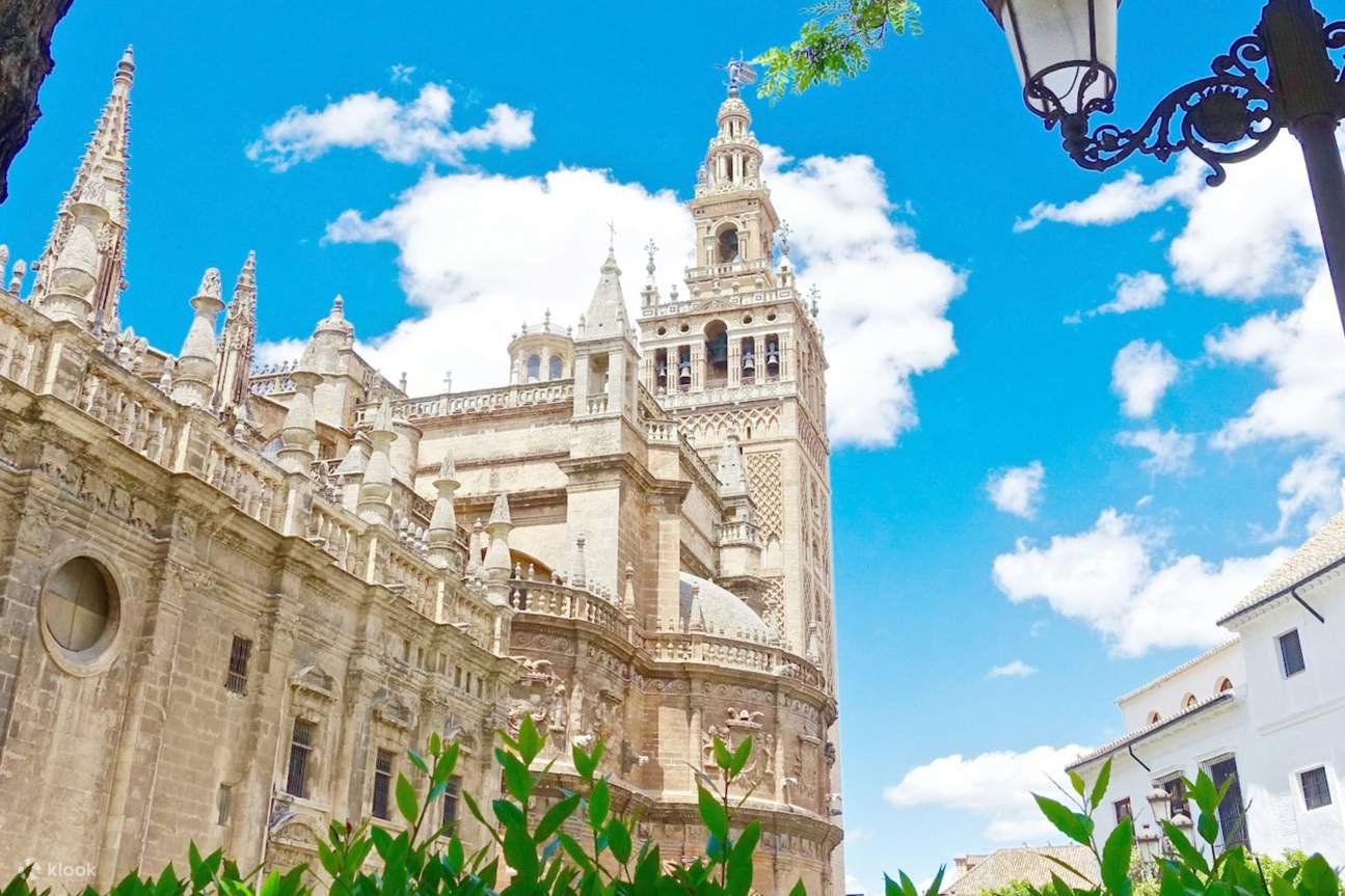 Jelajahi sejarah di Church of El Salvador, sebuah karya Baroque tersembunyi di Sevilla