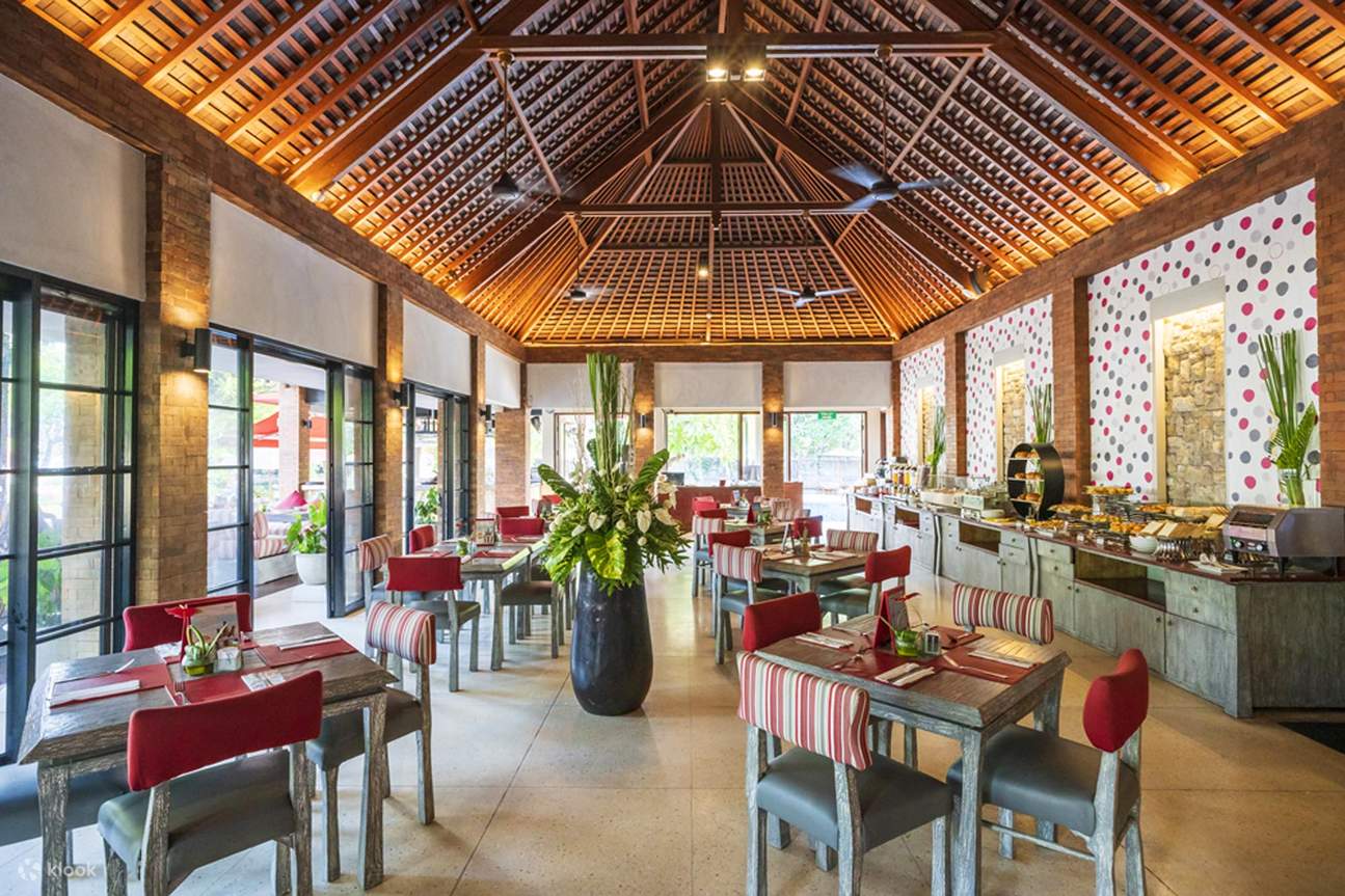 Tropical Lounge & Bar