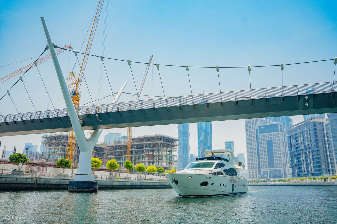 Excursion en yacht sur le canal de Dubaï avec boissons - Vues sur Burj Khalifa
