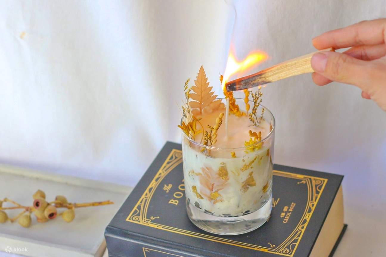 Ароматическая свеча с позолотой