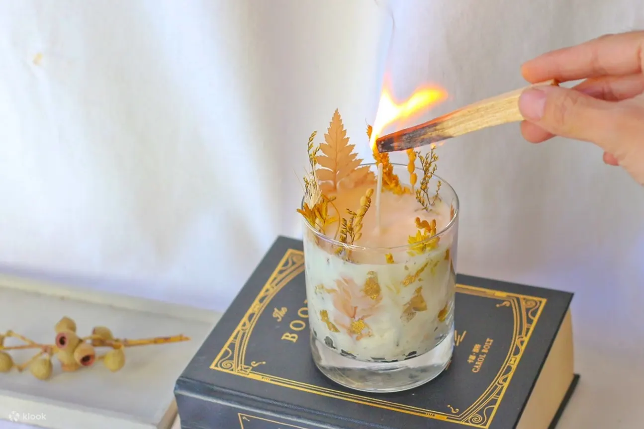 箔金香薰蜡烛