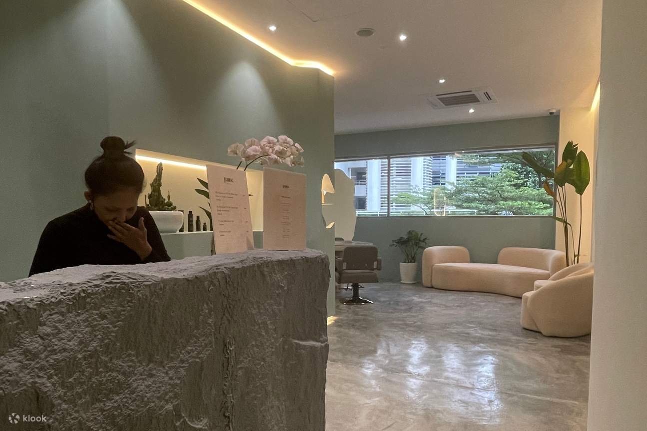 쿠알라룸푸르 포즈 헤드 스파에서 편안한 헤드 스파를 경험해보세요.