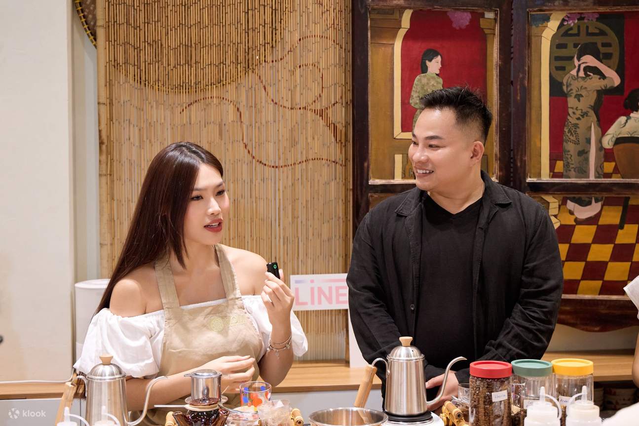 Berbagi cerita dan senyuman di atas aroma kopi yang baru diseduh