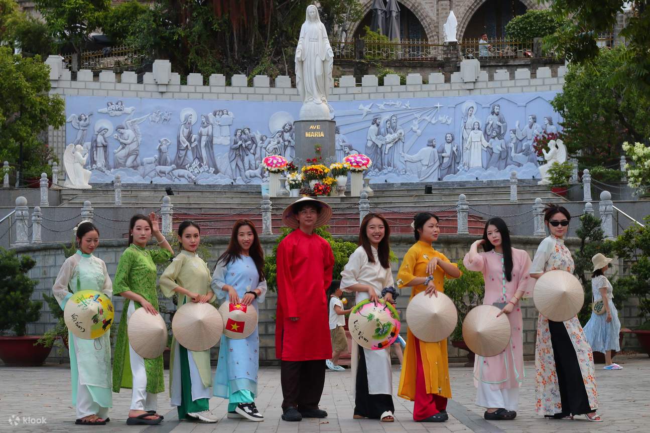 Paseo en Ciclomotor y Experiencia Instagram con Ao Dai en Nha Trang