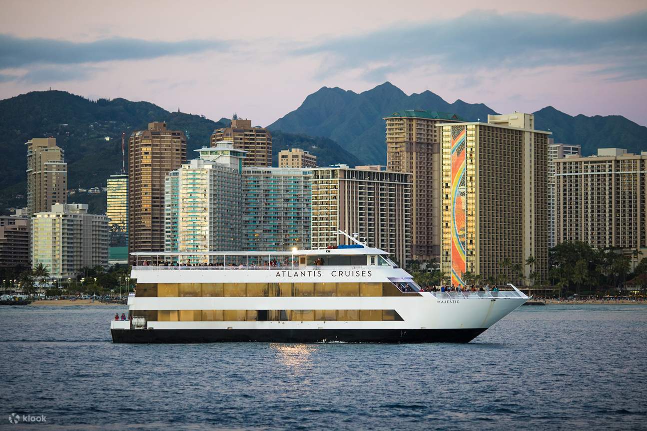 Freitags Feuerwerk & Cocktail-Kreuzfahrt