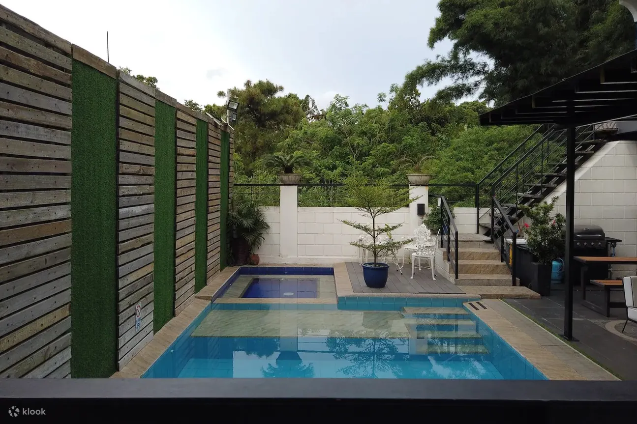 guanio 休息室的泳池景观