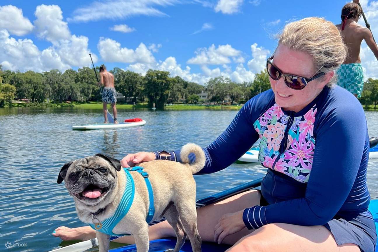 一次一個快樂的爪印，探索湖泊之美，是純粹的快樂！