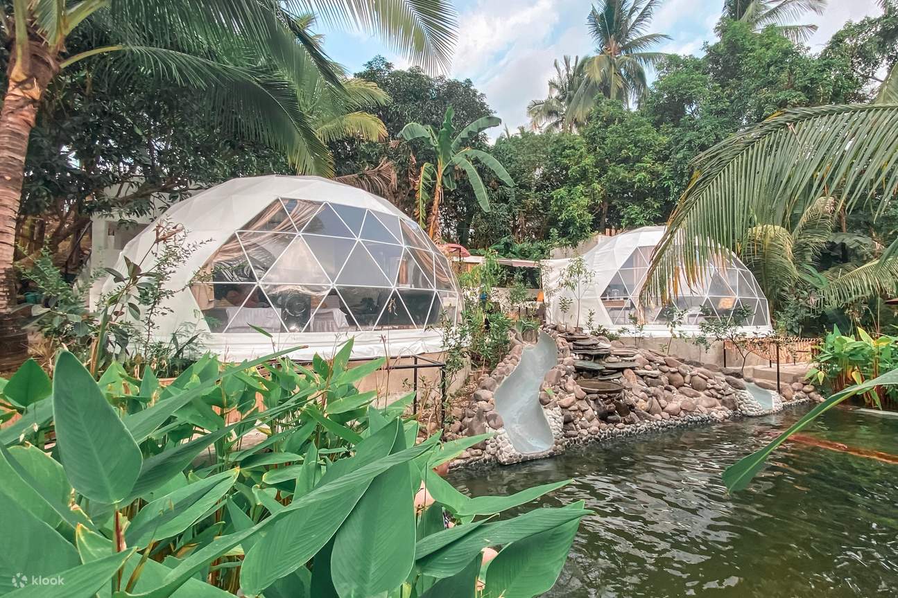 双子のドームの外観