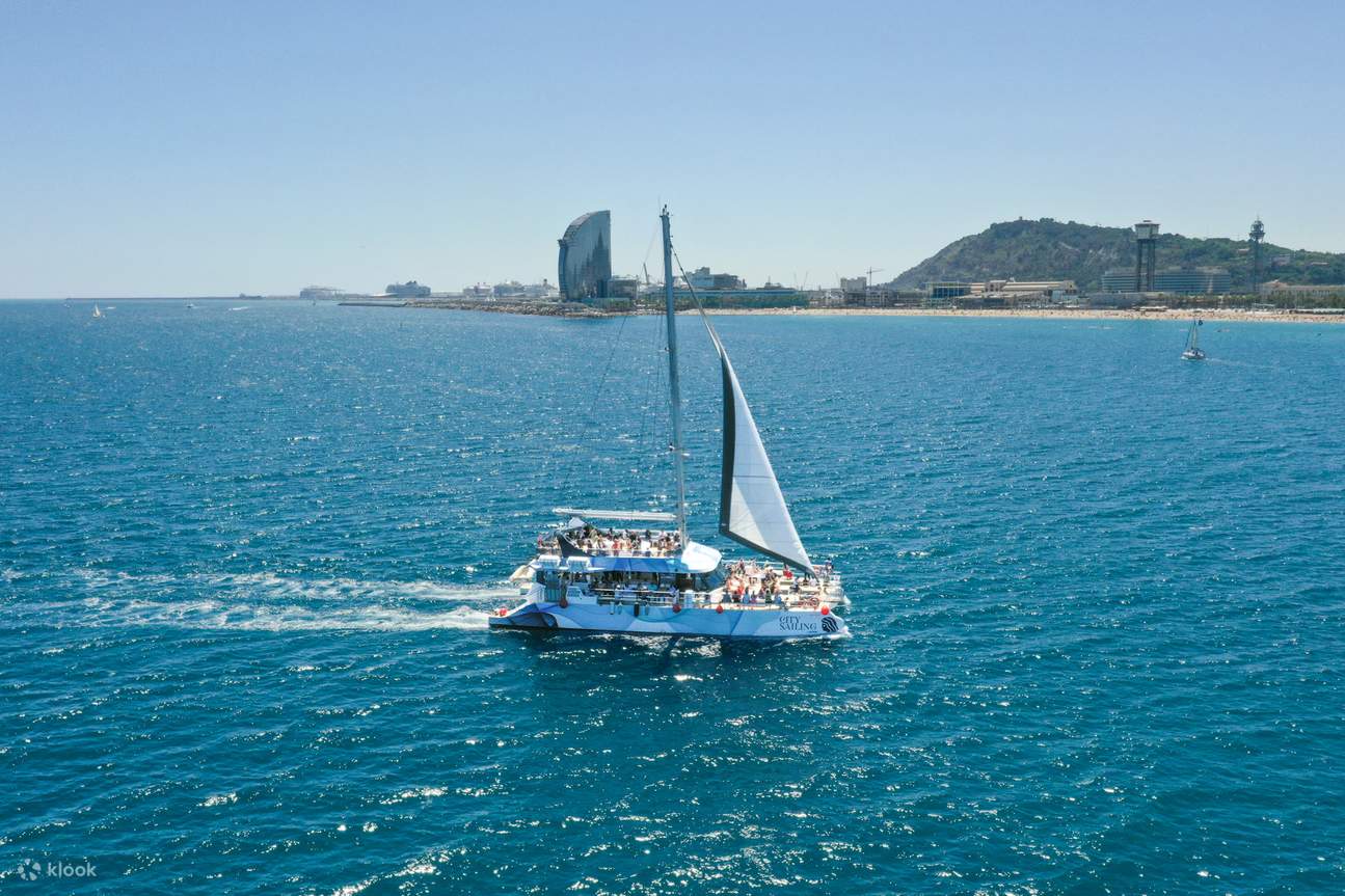 EXPERIENCIA CHILL OUT EN CATAMARÁN EN BARCELONA