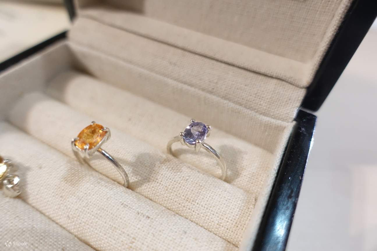 Colored Gemstone Setting Course