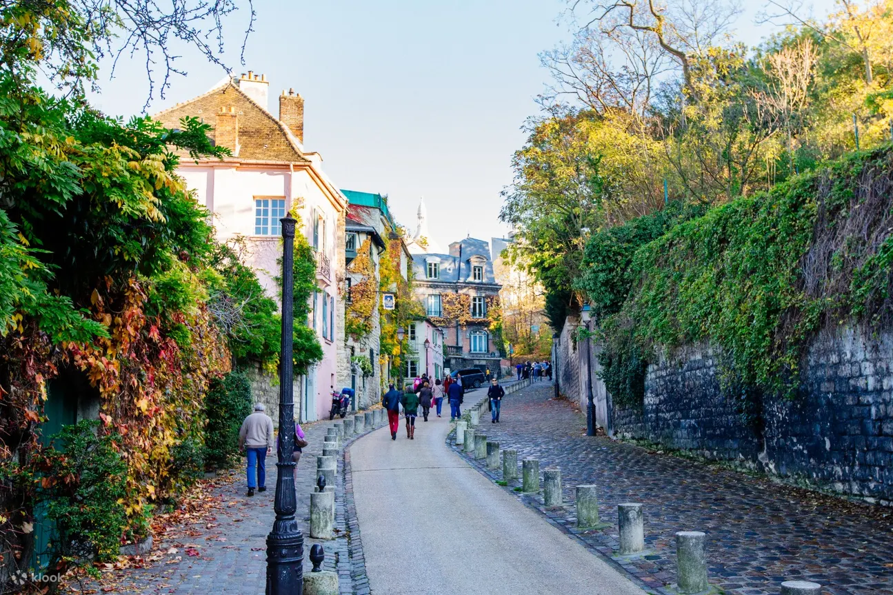 on the footsteps of amelie montmartre walking tour paris