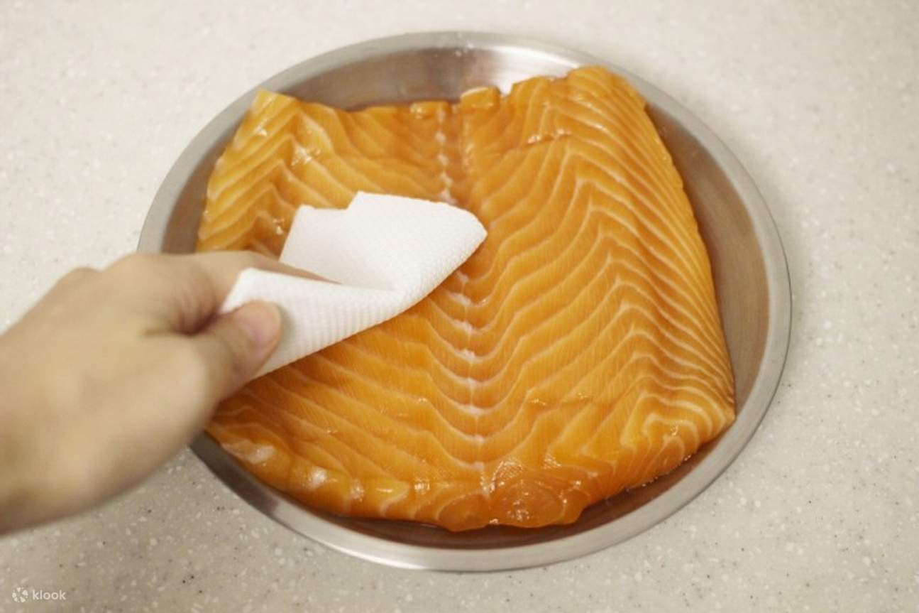 Salmón marinado con salsa coreana