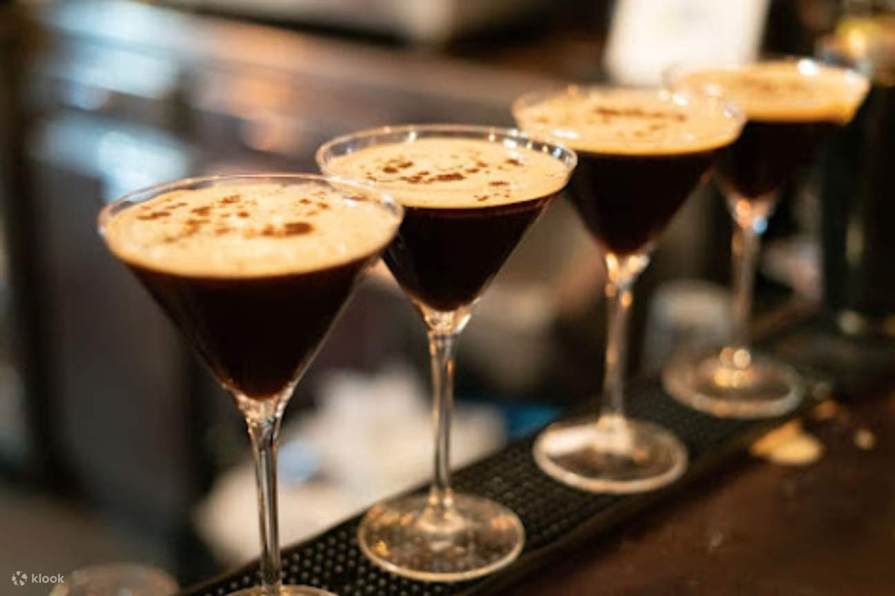 Ein Hoch auf die Kreativität! Lernen Sie, Cocktails zu mixen und köstliche Tapas zu genießen!