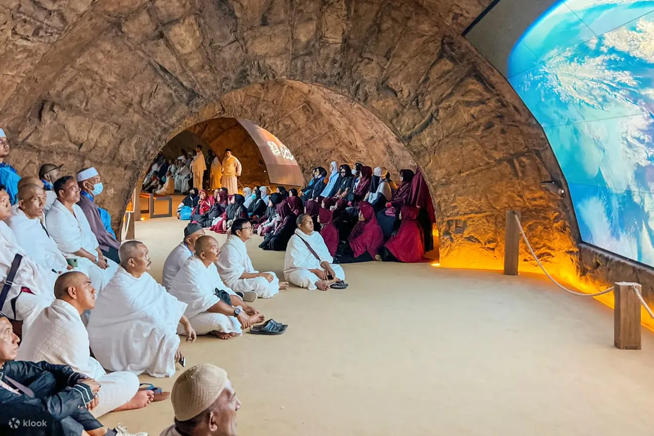 ASpiritualJourneyThroughMakkah.webp
