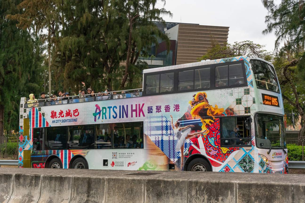 Rickshaw Sightseeing Bus - Open-top double-decker bus night