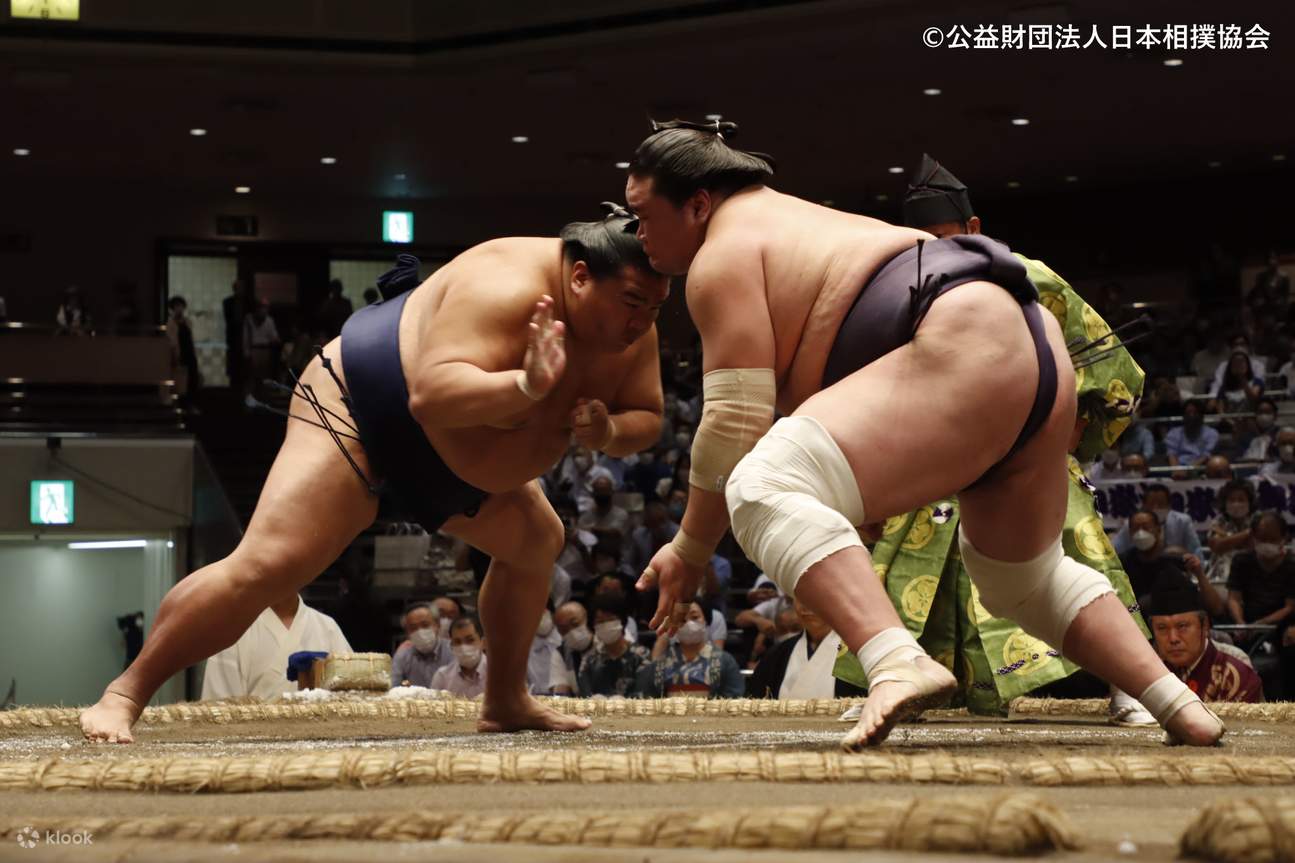 大相撲東京場所チケット（相撲本＆相撲ロボットプレゼント付き